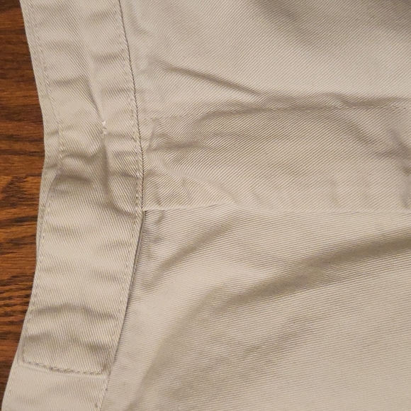 Old Navy khaki shorts - Picture 4 of 6
